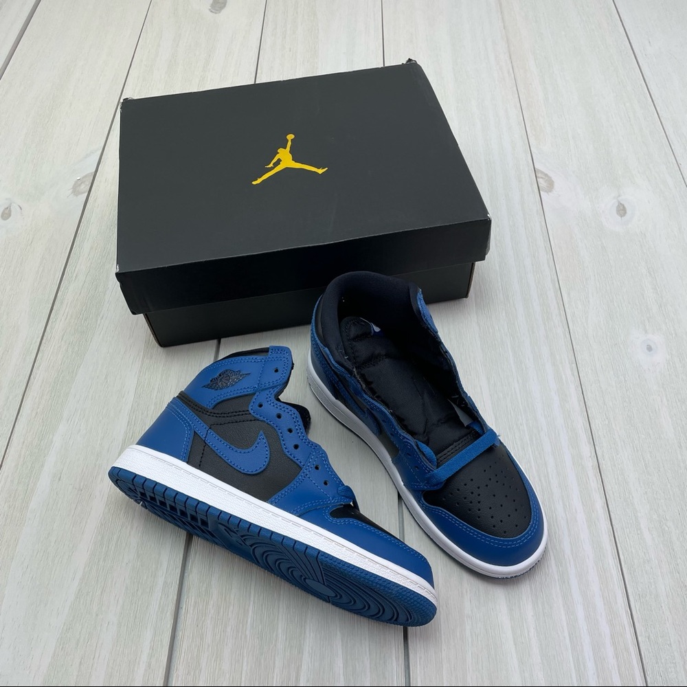 Jordan 1 Retro Youth Boys size 1Y Blue